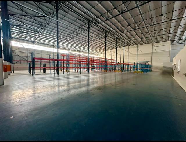 3,234M² WAREHOUSE FOR SALE IN COSMO BUSINESS PARK
